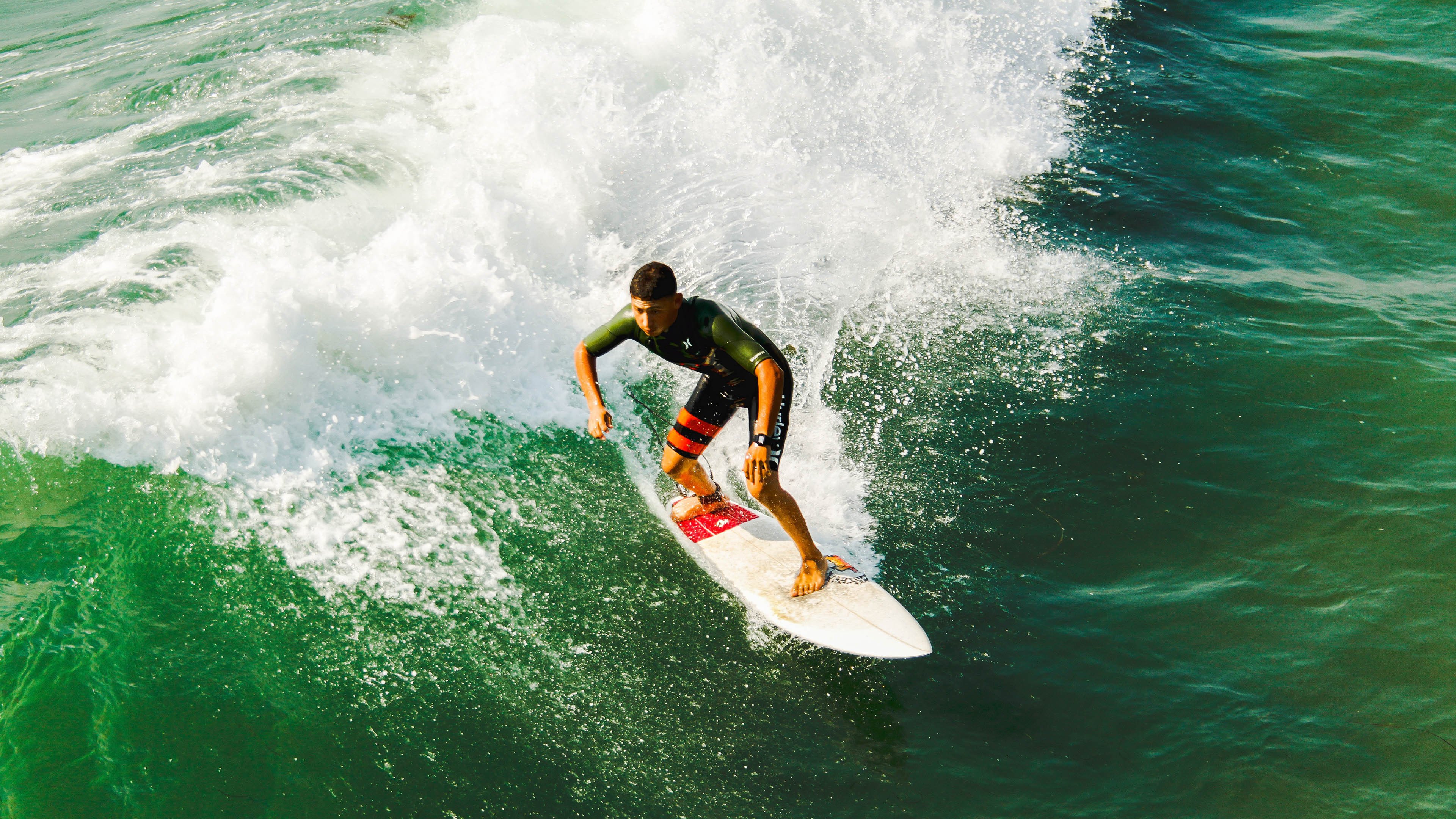 爱游戏体育官方入口-查默斯冲刺阶段技压群雄,查尔莫斯得分